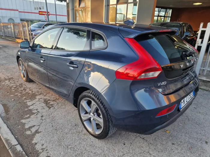 VOLVO V40 2.0 d2 Business my17 - immagine 3