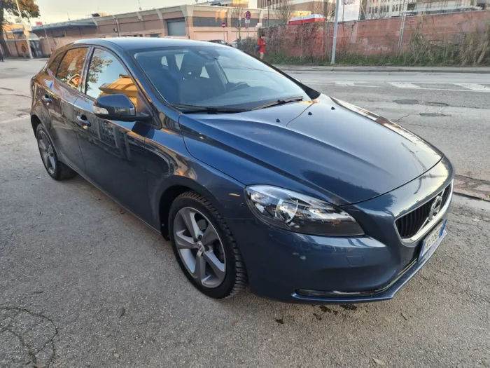 VOLVO V40 2.0 d2 Business my17