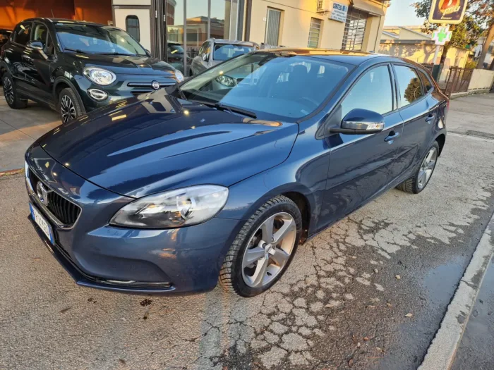 VOLVO V40 2.0 d2 Business my17 - immagine 2