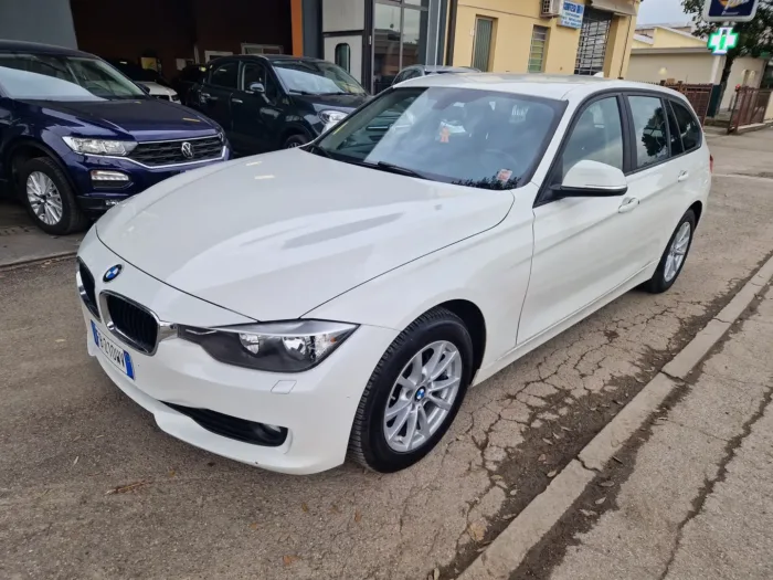 BMW 320d Touring Sport - immagine 2