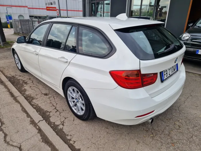 BMW 320d Touring Sport - immagine 3