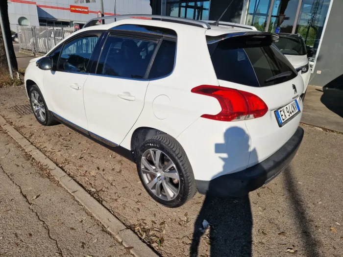 PEUGEOT 2008 1.6 HDI ALLURE - immagine 3